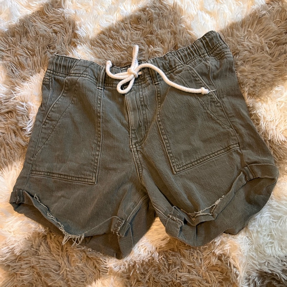 American Eagle Outfitters Olive Cargo Shorts